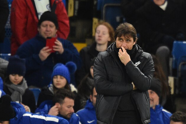 Chelsea's Italian head coach Antonio Conte looks on during the English FA Cup fifth round football match between Chelsea and Hull City at Stamford Bridge in London on February 16, 2018. / AFP PHOTO / Glyn KIRK / RESTRICTED TO EDITORIAL USE. No use with unauthorized audio, video, data, fixture lists, club/league logos or 'live' services. Online in-match use limited to 75 images, no video emulation. No use in betting, games or single club/league/player publications.  /         (Photo credit should read GLYN KIRK/AFP/Getty Images)
