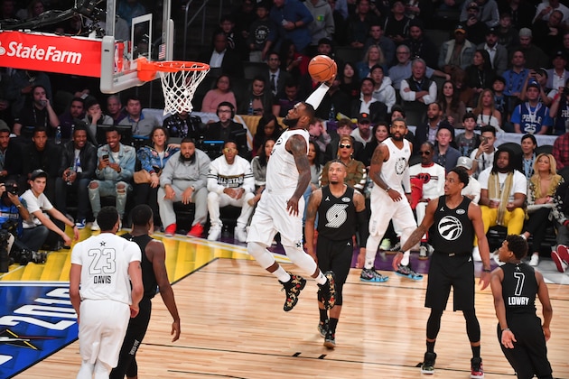LOS ANGELES, CA - FEBRUARY 18: LeBron James #23  of Team LeBron goes up for the dunk against Team Curry during the NBA All-Star Game as a part of 2018 NBA All-Star Weekend at STAPLES Center on February 18, 2018 in Los Angeles, California. NOTE TO USER: User expressly acknowledges and agrees that, by downloading and/or using this photograph, user is consenting to the terms and conditions of the Getty Images License Agreement.  Mandatory Copyright Notice: Copyright 2018 NBAE (Photo by Jesse D. Garrabrant/NBAE via Getty Images)