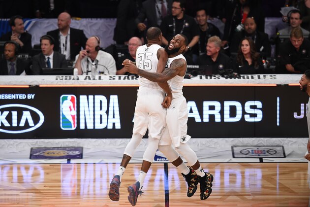 Kevin Durant (L) and LeBron James celebrate as Team LeBron defeated Team Stephen 148-145 at the 2018 NBA All-Star Game, February 18, 2018 at Staples Center in Los Angeles, California. / AFP PHOTO / Robyn Beck        (Photo credit should read ROBYN BECK/AFP/Getty Images)