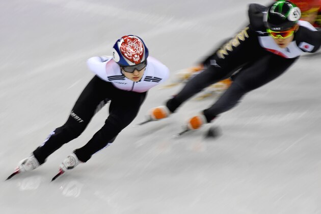 PYEONGCHANG-GUN, SOUTH KOREA - FEBRUARY 17:  Choi Minjeong of South Korea is pursuit by Kaminaga Shione of Japan during the Ladies 1,500m Short Track Speed Skating during the PyeongChang 2018 Winter Olympic Games at Gangneung Ice Arena on February 17, 2018 in Pyeongchang-gun, South Korea.  (Photo by Allsport Co./Getty Images)