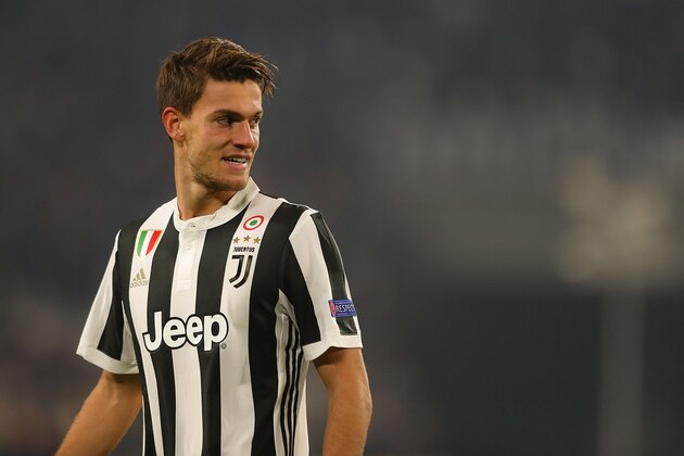 TURIN, ITALY - NOVEMBER 22:  Daniele Rugani of Juventus looks on during the UEFA Champions League group D match between Juventus and FC Barcelona at Allianz Stadium on November 22, 2017 in Turin, Italy.  (Photo by Amin Mohammad Jamali/Getty Images)
