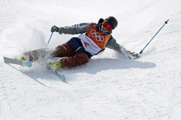 David Wise, of the United States, crashes during the men's halfpipe qualifying at Phoenix Snow Park at the 2018 Winter Olympics in Pyeongchang, South Korea, Tuesday, Feb. 20, 2018. (AP Photo/Kin Cheung)