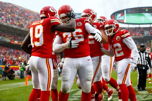 KANSAS CITY, MO - NOVEMBER 29: Jeremy Maclin #19 of the Kansas City Chiefs celebrates a touchdown reception with teammate Laurent Duvernay-Tardif #76 at Arrowhead Stadium during the second quarter of the game against the Buffalo Bills on November 29, 2015 in Kansas City, Missouri. (Photo by Jamie Squire/Getty Images)