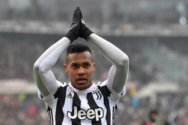 TURIN, ITALY - FEBRUARY 18:  Alex Sandro of Juventus celebrates victory at the end of the Serie A match between Torino FC and Juventus at Stadio Olimpico di Torino on February 18, 2018 in Turin, Italy.  (Photo by Valerio Pennicino/Getty Images)