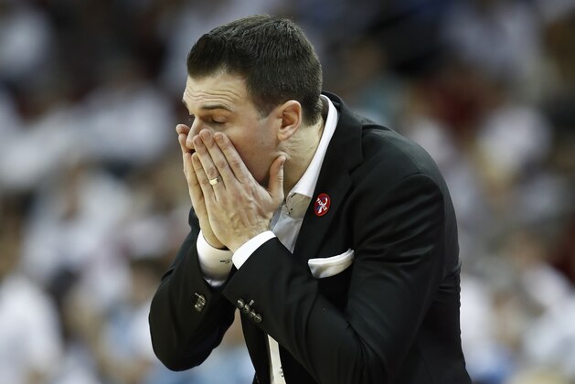 LOUISVILLE, KY - FEBRUARY 17:  David Padgett the head coach of the Louisville Cardinals reacts to a play that went against his team during the game against the North Carolina Tar Heels during the game at KFC YUM! Center on February 17, 2018 in Louisville, Kentucky.  (Photo by Andy Lyons/Getty Images)