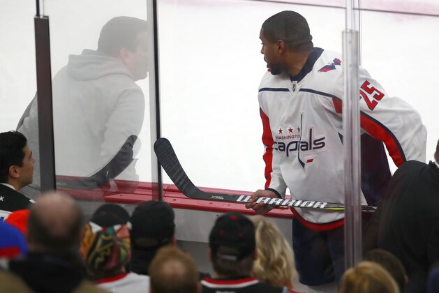 Washington Capitals right wing Devante Smith-Pelly (25) argues with Chicago Blackhawks fans from the penalty box during the third period of an NHL hockey game Saturday, Feb. 17, 2018, in Chicago. The Blackhawks won the game 7-1.(AP Photo/Jeff Haynes)