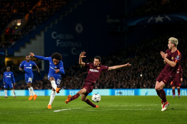 LONDON, ENGLAND - FEBRUARY 20: Willian of Chelsea scores a goal to make it 1-0 during the UEFA Champions League Round of 16 First Leg match between Chelsea FC and FC Barcelona at Stamford Bridge on February 20, 2018 in London, United Kingdom. (Photo by Robbie Jay Barratt - AMA/Getty Images)