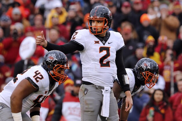 AMES, IA - NOVEMBER 11: Quarterback Mason Rudolph #2 of the Oklahoma State Cowboys signals a play at the line of scrimmage in the first half of play against the Iowa State Cyclones at Jack Trice Stadium on November 11, 2017 in Ames, Iowa. The Oklahoma State Cowboys won 49-42 over the Iowa State Cyclones. (Photo by David K Purdy/Getty Images)