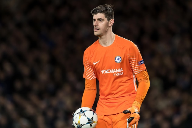 LONDON, ENGLAND - FEBRUARY 20: Goalkeeper Thibaut Courtois of Chelsea controls the ball during the UEFA Champions League Round of 16 First Leg match between Chelsea FC and FC Barcelona at Stamford Bridge on February 20, 2018 in London, United Kingdom. (Photo by TF-Images/Getty Images)