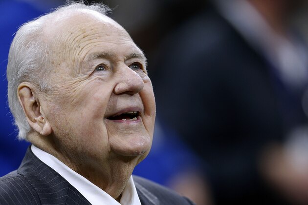 NEW ORLEANS, LA - JANUARY 07:  Tom Benson owner of the New Orleans Saints reacts before the NFC Wild Card playoff game against the Carolina Panthers at the Mercedes-Benz Superdome on January 7, 2018 in New Orleans, Louisiana.  (Photo by Jonathan Bachman/Getty Images)