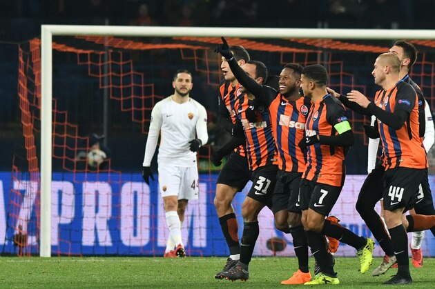 Shakhtar Donetsk's players celebrate the goal scored by midfielder Fred (3L) during the UEFA Champions League round of 16 first leg football match between Shaktar Donetsk and AS Rome at the OSK Metalist Stadion in Kharkiv on February 21, 2018. / AFP PHOTO / GENYA SAVILOV        (Photo credit should read GENYA SAVILOV/AFP/Getty Images)
