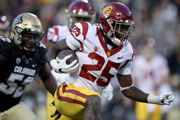 BOULDER, CO - NOVEMBER 11:  Ronald Jones II #25 of the USC Trojans carries the ball against the Colorado Buffaloes at Folsom Field on November 11, 2017 in Boulder, Colorado.  (Photo by Matthew Stockman/Getty Images)