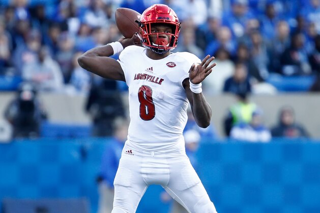 LEXINGTON, KY - NOVEMBER 25:  Lamar Jackson #8 of the Louisville Cardinals throws a  pass against the Kentucky Wildcats during the game at Commonwealth Stadium on November 25, 2017 in Lexington, Kentucky.  (Photo by Andy Lyons/Getty Images)