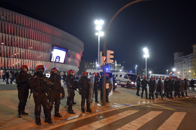 Basque autonomous police officers stand guard outside the San Mames stadium before the Europa League Round of 32 second leg football match between Athletic Club Bilbao and FC Spartak Moscow at the San Mames stadium in Bilbao on February 22, 2018. / AFP PHOTO / ANDER GILLENEA        (Photo credit should read ANDER GILLENEA/AFP/Getty Images)