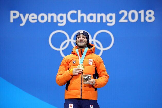 PYEONGCHANG-GUN, SOUTH KOREA - FEBRUARY 14:  Gold medalist Kjeld Nuis of the Netherlands poses during the medal ceremony for the Men's 1500m Speed Skating on day five of the PyeongChang 2018 Winter Olympics at Medal Plaza on February 14, 2018 in Pyeongchang-gun, South Korea.  (Photo by Andreas Rentz/Getty Images)