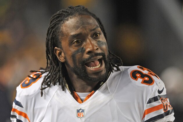 PITTSBURGH, PA - SEPTEMBER 22:  Cornerback Charles Tillman #33 of the Chicago Bears looks on from the sideline during a game against the Pittsburgh Steelers at Heinz Field on September 22, 2013 in Pittsburgh, Pennsylvania.  The Bears defeated the Steelers 40-23.  (Photo by George Gojkovich/Getty Images)