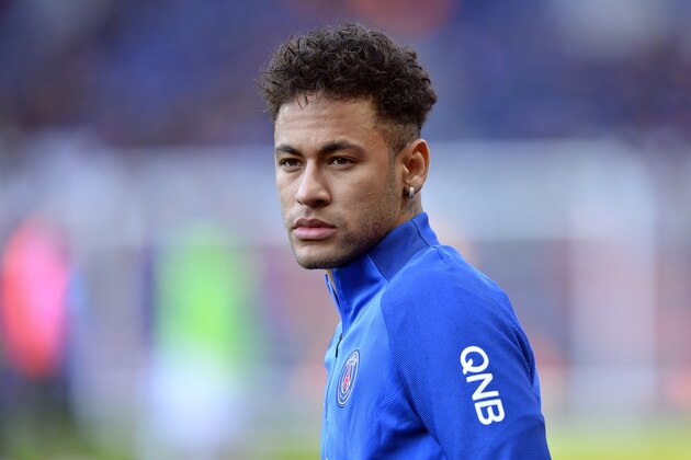 PARIS, FRANCE - FEBRUARY 17:  Neymar Jr of Paris Saint-Germain reacts during warmup before the Ligue 1 match between Paris saint-Germain and Strasbourg at Parc des Princes on February 17, 2018 in Paris, France.  (Photo by Aurelien Meunier/Getty Images)