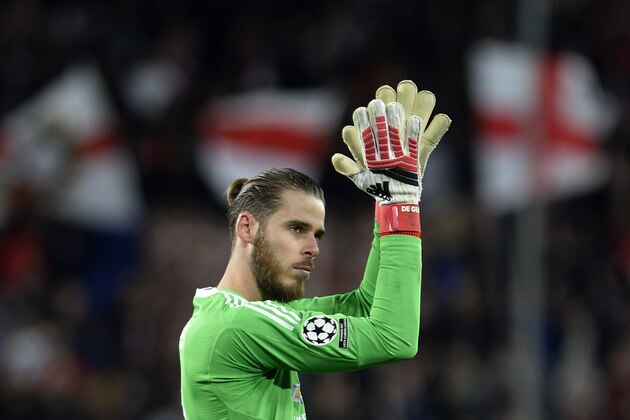 Manchester United's Spanish goalkeeper David de Gea applauds at the end of the UEFA Champions League round of 16 first leg football match Sevilla FC against Manchester United at the Ramon Sanchez Pizjuan stadium in Sevilla on February 21, 2018. / AFP PHOTO / Cristina Quicler        (Photo credit should read CRISTINA QUICLER/AFP/Getty Images)