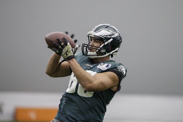 Philadelphia Eagles' Trey Burton catches a pass during practice at the team's NFL football training facility in Philadelphia, Friday, Jan. 26, 2018. The Eagles face the New England Patriots in Super Bowl 52 on Sunday, Feb. 4, in Minneapolis. (AP Photo/Matt Rourke)