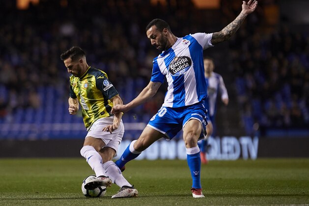 LA CORUNA, SPAIN - FEBRUARY 23:  Guilherme (R) dos Santos of Deportivo de La Coruna competes for the ball with Pablo Piatti of Espanyol during the La Liga match between Deportivo La Coruna and Espanyol at Riazor Stadium on February 23, 2018 in La Coruna, Spain.  (Photo by Quality Sport Images/Getty Images)