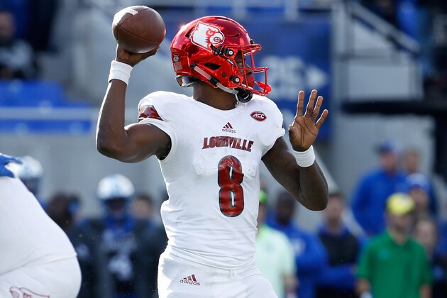 LEXINGTON, KY - NOVEMBER 25:  Lamar Jackson #8 of the Louisville Cardinals throws a  pass against the Kentucky Wildcats during the game at Commonwealth Stadium on November 25, 2017 in Lexington, Kentucky.  (Photo by Andy Lyons/Getty Images)