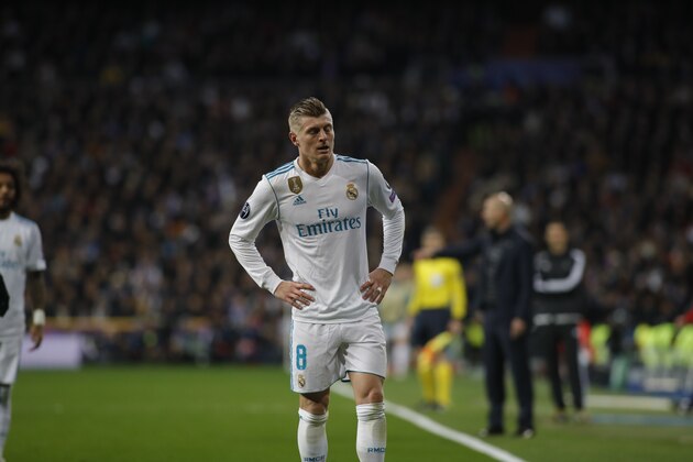 MADRID, SPAIN - FEBRUARY 14: Toni Kroos of Real Madrid looks on during the UEFA Champions League Round of 16 First Leg match between Real Madrid and Paris Saint-Germain at Bernabeu on February 14, 2018 in Madrid, Spain. (Photo by TF-Images/Getty Images)