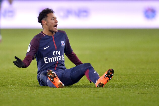 PARIS, FRANCE - FEBRUARY 17:  Neymar Jr of Paris Saint-Germain reacts after a tackle during the Ligue 1 match between Paris saint-Germain and Strasbourg at Parc des Princes on February 17, 2018 in Paris, France.  (Photo by Aurelien Meunier/Getty Images)