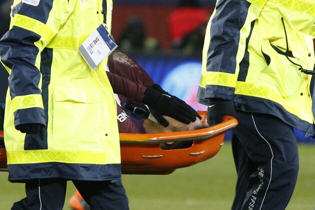 Paris Saint-Germain's Brazilian forward Neymar Jr is evacuated on a stretcher during the French L1 football match between Paris Saint-Germain (PSG) and Marseille (OM) at the Parc des Princes in Paris on February 25, 2018.  / AFP PHOTO / GEOFFROY VAN DER HASSELT        (Photo credit should read GEOFFROY VAN DER HASSELT/AFP/Getty Images)