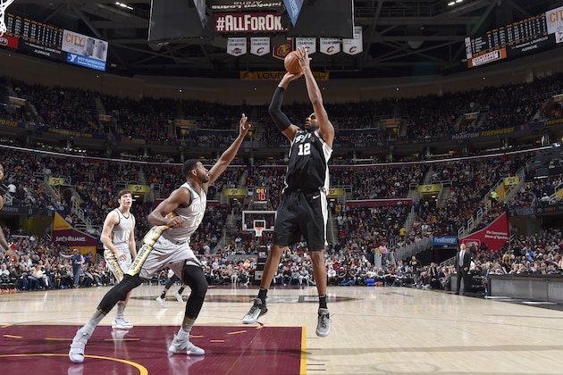CLEVELAND, OH - FEBRUARY 25:  LaMarcus Aldridge #12 of the San Antonio Spurs shoots the ball against the Cleveland Cavaliers on February 25, 2018 at Quicken Loans Arena in Cleveland, Ohio. NOTE TO USER: User expressly acknowledges and agrees that, by downloading and/or using this Photograph, user is consenting to the terms and conditions of the Getty Images License Agreement. Mandatory Copyright Notice: Copyright 2018 NBAE  (Photo by David Liam Kyle/NBAE via Getty Images)