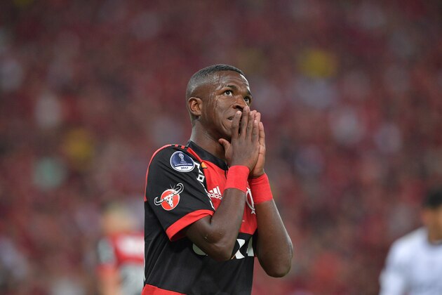 Brazil's Flamengo player Vinicius Junior reacts during their 2017 Sudamericana Cup football final against Argentina's Independiente at Maracana stadium in Rio de Janeiro, Brazil, on December 13, 2017.  / AFP PHOTO / Carl DE SOUZA        (Photo credit should read CARL DE SOUZA/AFP/Getty Images)
