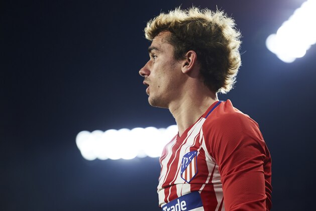 SEVILLE, SPAIN - FEBRUARY 25:  Antoine Griezmann of Atletico Madrid reacts during the La Liga match between Sevilla CF and Atletico Madrid at Estadio Ramon Sanchez Pizjuan on February 25, 2018 in Seville, Spain.  (Photo by Aitor Alcalde/Getty Images)