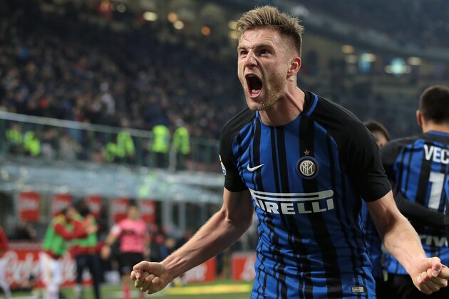 MILAN, ITALY - FEBRUARY 24:  Milan Skriniar of FC Internazionale Milano celebrates after scoring the opening goal during the serie A match between FC Internazionale and Benevento Calcio at Stadio Giuseppe Meazza on February 24, 2018 in Milan, Italy.  (Photo by Emilio Andreoli/Getty Images )