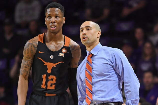 MANHATTAN, KS - FEBRUARY 21:  Head coach Shaka Smart of the Texas Longhorns talks with guard Kerwin Roach II #12 during the first half against the Kansas State Wildcats on February 21, 2018 at Bramlage Coliseum in Manhattan, Kansas.  (Photo by Peter G. Aiken/Getty Images)