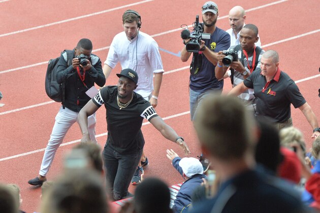 JOHANNESBURG, SOUTH AFRICA - JANUARY 29: Photographers try to capture Retired Jamaican athletic superstar Usain Bolt  during the PUMA School of Speed competition at Ruimsig Stadium on January 29, 2018 in Johannesburg, South Africa. (Photo by Lefty Shivambu/Gallo Images/Getty Images)