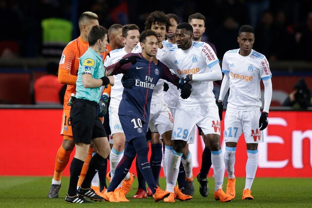 PARIS, FRANCE - FEBRUARY 25: (L-R) Neymar Jr of Paris Saint Germain, Andre Zambo Anguissa of Olympique Marseille during the French League 1  match between Paris Saint Germain v Olympique Marseille at the Parc des Princes on February 25, 2018 in Paris France (Photo by Jeroen Meuwsen/Soccrates/Getty Images)