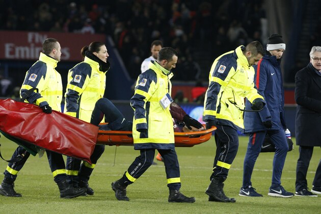 Paris Saint-Germain's Brazilian forward Neymar Jr is evacuated on a stretcher during the French L1 football match between Paris Saint-Germain (PSG) and Marseille (OM) at the Parc des Princes in Paris on February 25, 2018.  / AFP PHOTO / GEOFFROY VAN DER HASSELT        (Photo credit should read GEOFFROY VAN DER HASSELT/AFP/Getty Images)
