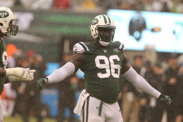EAST RUTHERFORD, NJ - OCTOBER 29: Defensive Lineman Muhammad Wilkerson #96 of the New York Jets in action against the Atlanta Falcons in a heavy rain storm during their game at MetLife Stadium on October 29, 2017 in East Rutherford, New Jersey. (Photo by Al Pereira/Getty Images)
