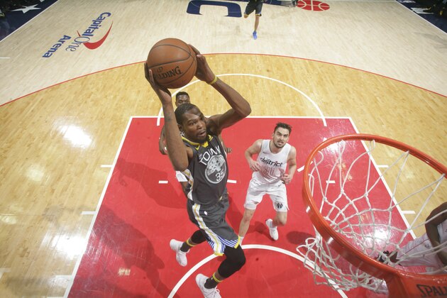 WASHINGTON, DC - FEBRUARY 28: Kevin Durant #35 of the Golden State Warriors dunks the ball against the Washington Wizards on February 28, 2018 at Capital One Arena in Washington, DC. NOTE TO USER: User expressly acknowledges and agrees that, by downloading and or using this Photograph, user is consenting to the terms and conditions of the Getty Images License Agreement. Mandatory Copyright Notice: Copyright 2018 NBAE (Photo by Ned Dishman/NBAE via Getty Images)