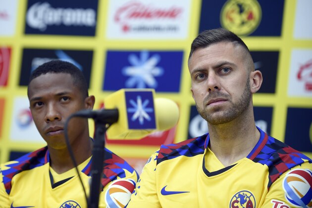 French player Jeremy Menez (R) and Colombian player Andres Ibarguen (L), new players of America, deliver a press conference at the Azteca stadium in Mexico City on January 26, 2018. 
Mexican football club America presented its new players to the press Friday. / AFP PHOTO / ALFREDO ESTRELLA        (Photo credit should read ALFREDO ESTRELLA/AFP/Getty Images)