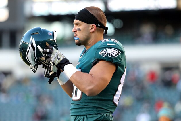 PHILADELPHIA, PA - JANUARY 13:  Trey Burton #88 of the Philadelphia Eagles prepares to take on the Atlanta Falcons during the NFC Divisional Playoff game game at Lincoln Financial Field on January 13, 2018 in Philadelphia, Pennsylvania.  (Photo by Abbie Parr/Getty Images)