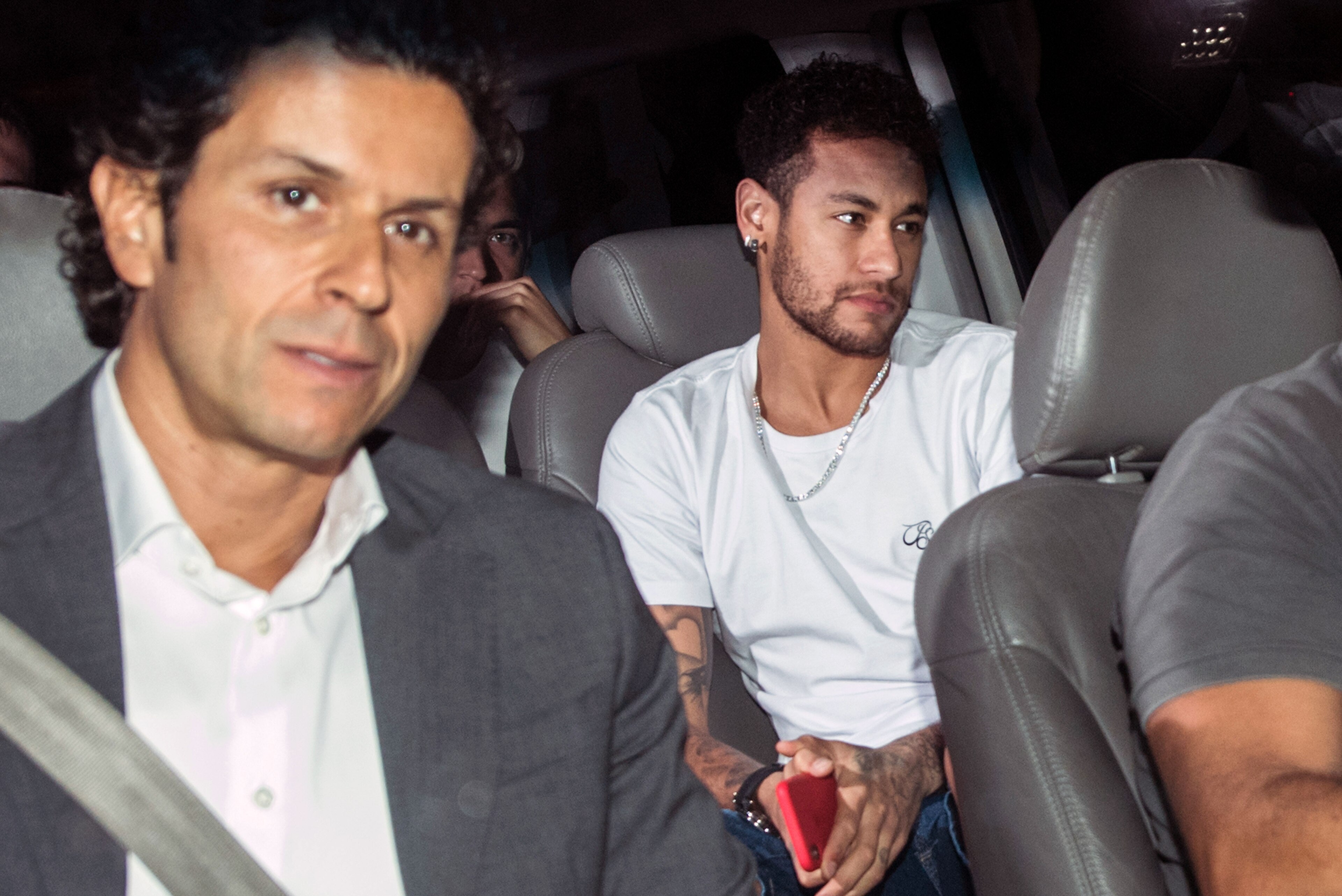 TOPSHOT - Brazilian superstar Neymar (R), is pictured next to his doctor Rodrigo Lasmar (L), upon his arrival in Belo Horizonte, Minas Gerais state, Brazil on March 2, 2018 ahead of an operation on his fractured foot. 
Brazilian superstar Neymar arrived in Belo Horizonte later Friday for surgery to mend a broken bone in his right foot, while an anxious footballing nation wondered if its World Cup build-up will also need urgent care. / AFP PHOTO / NELSON ALMEIDA        (Photo credit should read NELSON ALMEIDA/AFP/Getty Images)