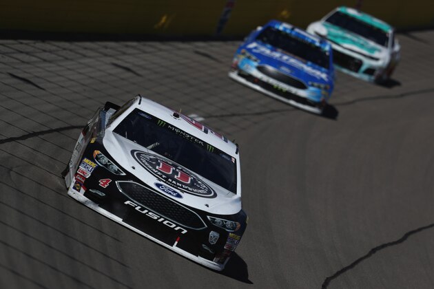LAS VEGAS, NV - MARCH 04:  Kevin Harvick, driver of the #4 Jimmy John's Ford, leads a pack of cars during the Monster Energy NASCAR Cup Series Pennzoil 400 presented by Jiffy Lube at Las Vegas Motor Speedway on March 4, 2018 in Las Vegas, Nevada.  (Photo by Sean Gardner/Getty Images)