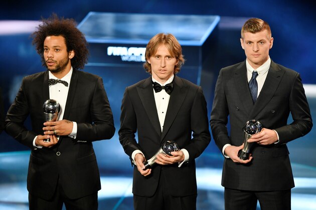 The awardees for the FIFA FIFPro World11 award, (LtoR) Real Madrid and Brazil's defender Marcelo, Real Madrid and Croatia's midfielder Luka Modric and Real Madrid and Germany's midfielder Toni Kroos pose on stage during The Best FIFA Football Awards ceremony, on January 9, 2017 in Zurich. / AFP / Fabrice COFFRINI        (Photo credit should read FABRICE COFFRINI/AFP/Getty Images)