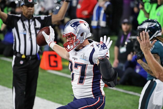MINNEAPOLIS, MN - FEBRUARY 04:  Rob Gronkowski #87 of the New England Patriots celebrates a touchdown reception against the Philadelphia Eagles in the fourth quarter of Super Bowl LII at U.S. Bank Stadium on February 4, 2018 in Minneapolis, Minnesota. The Eagles defeated the Patriots 41-33.  (Photo by Jonathan Daniel/Getty Images)