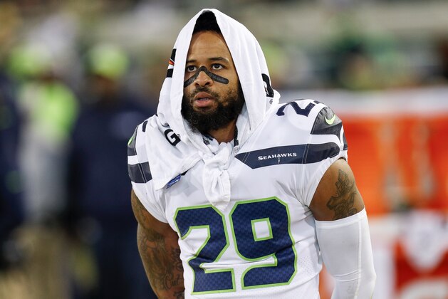 JACKSONVILLE, FL - DECEMBER 10: Safety Earl Thomas #29 of the Seattle Seahawks on the sideline with a Gatorade Towel wrapped around his head during the game against the Jacksonville Jaguars at EverBank Field on December 10, 2017 in Jacksonville, Florida. The Jaguars defeated the Seahawks 30 to 24. (Photo by Don Juan Moore/Getty Images)