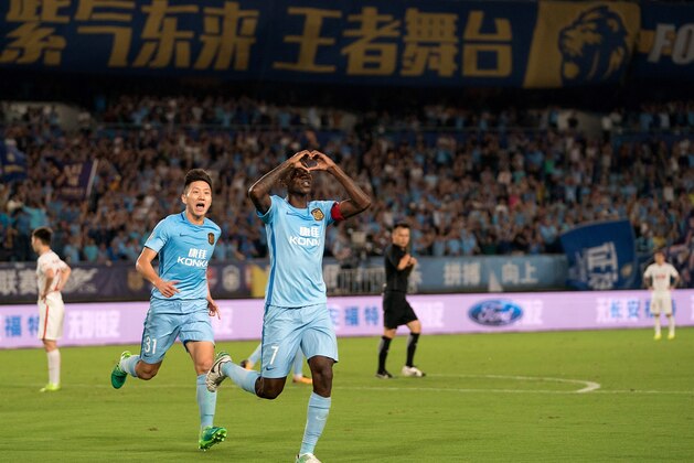 NANJING, CHINA - SEPTEMBER 28: Midfielder Ramires Santos of Jiangsu FC celebrating his goal during the China Super League match between Jiangsu FC and Tianjin Quanjian FC at Nanjing Olympic Stadium on September 28, 2017 in Nanjing, China. (Photo by XIN LI/Getty Images)