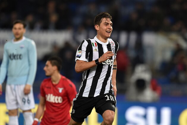 ROME, ITALY - MARCH 03:  Paulo Dybala of Juventus FC celebrates after scoring the opening goal during the serie A match between SS Lazio and Juventus at Stadio Olimpico on March 3, 2018 in Rome, Italy.  (Photo by Giuseppe Bellini/Getty Images)