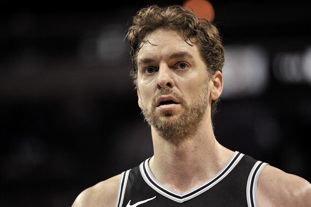 San Antonio Spurs Pau Gasol plays in the second half of an NBA basketball game against the Memphis Grizzlies Wednesday, Jan. 24, 2018, in Memphis, Tenn. (AP Photo/Brandon Dill)