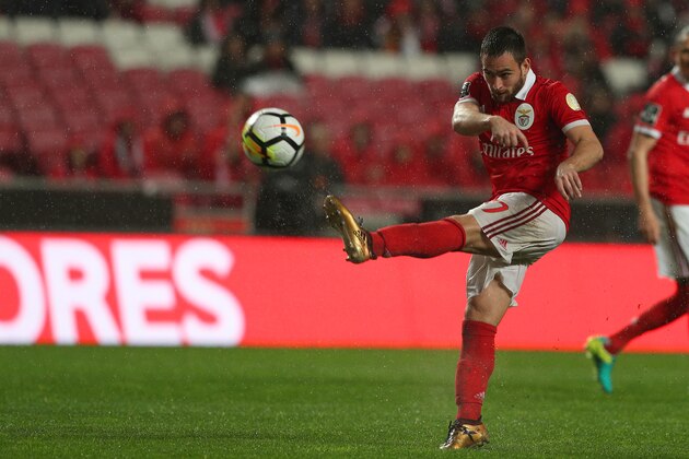 LISBON, PORTUGAL - MARCH 03: SL Benfica forward Andrija Zivkovic from Serbia during the Portuguese Primeira Liga match between SL Benfica and CS Maritime at Estadio da Luz on March 3, 2018 in Lisbon, Lisboa. (Photo by Carlos Rodrigues/Getty Images)