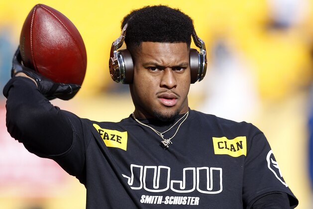 Pittsburgh Steelers wide receiver JuJu Smith-Schuster warms up before an NFL divisional football AFC playoff game against the Jacksonville Jaguars in Pittsburgh, Sunday, Jan. 14, 2018. (AP Photo/Keith Srakocic)